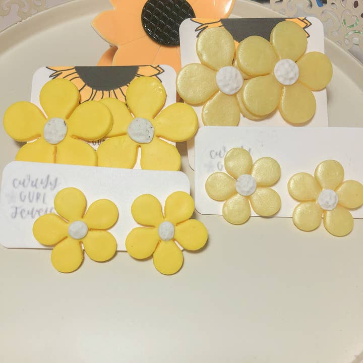 Curlyygurljewels - Wholesale Dangle Earrings - Spring Daisies1