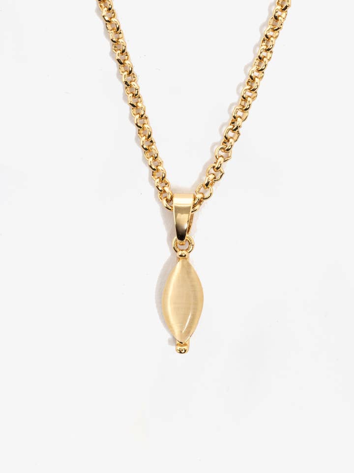 Pendentif œil de chat crème Nekomeishi pour la vente par Uchi & Soto