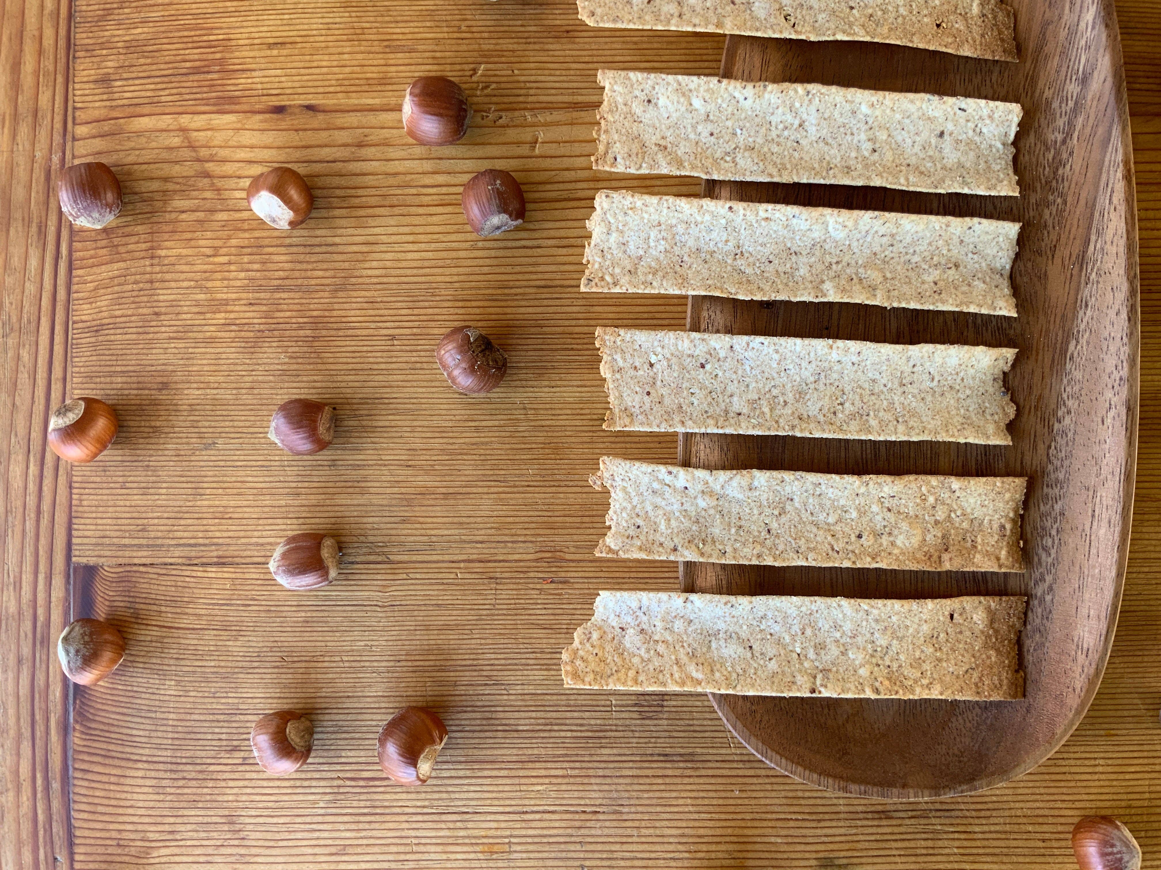 Alchimie di Circe - Wholesale Crackers - Witch Tongue Protein Snacks - Rye, Hazelnuts, Raisins3