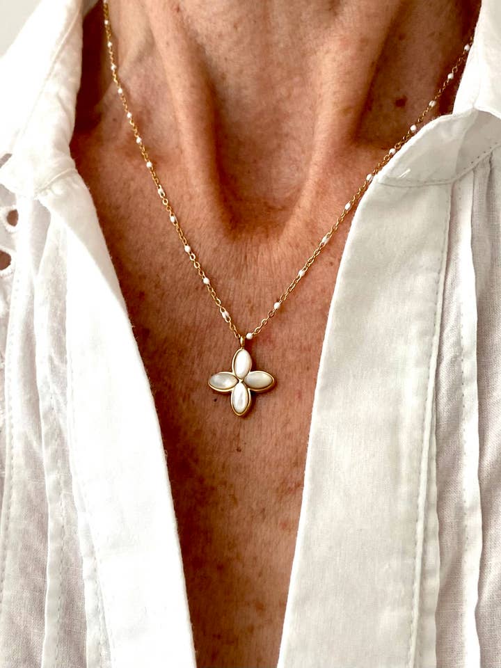 Maddy white necklace for wholesale by Ma Cocotte