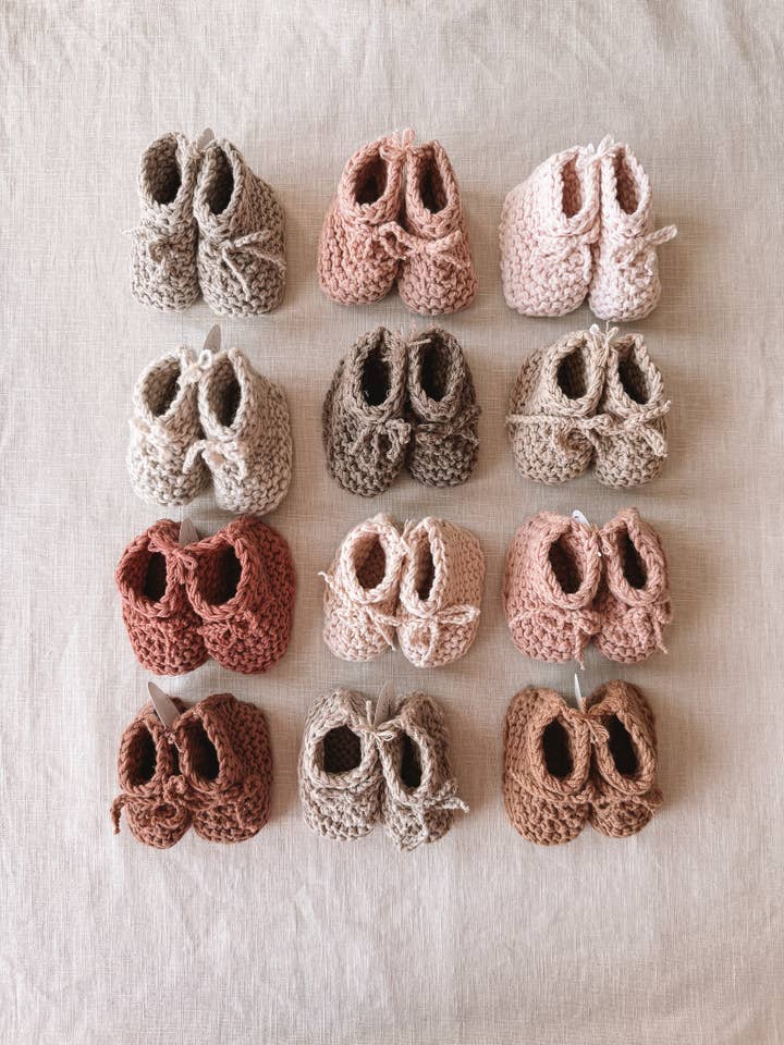 PETITE EvelinaApparel – Engroshandel Støvletter - Baby – GRAB BAG/Håndstrikkede babystøvler