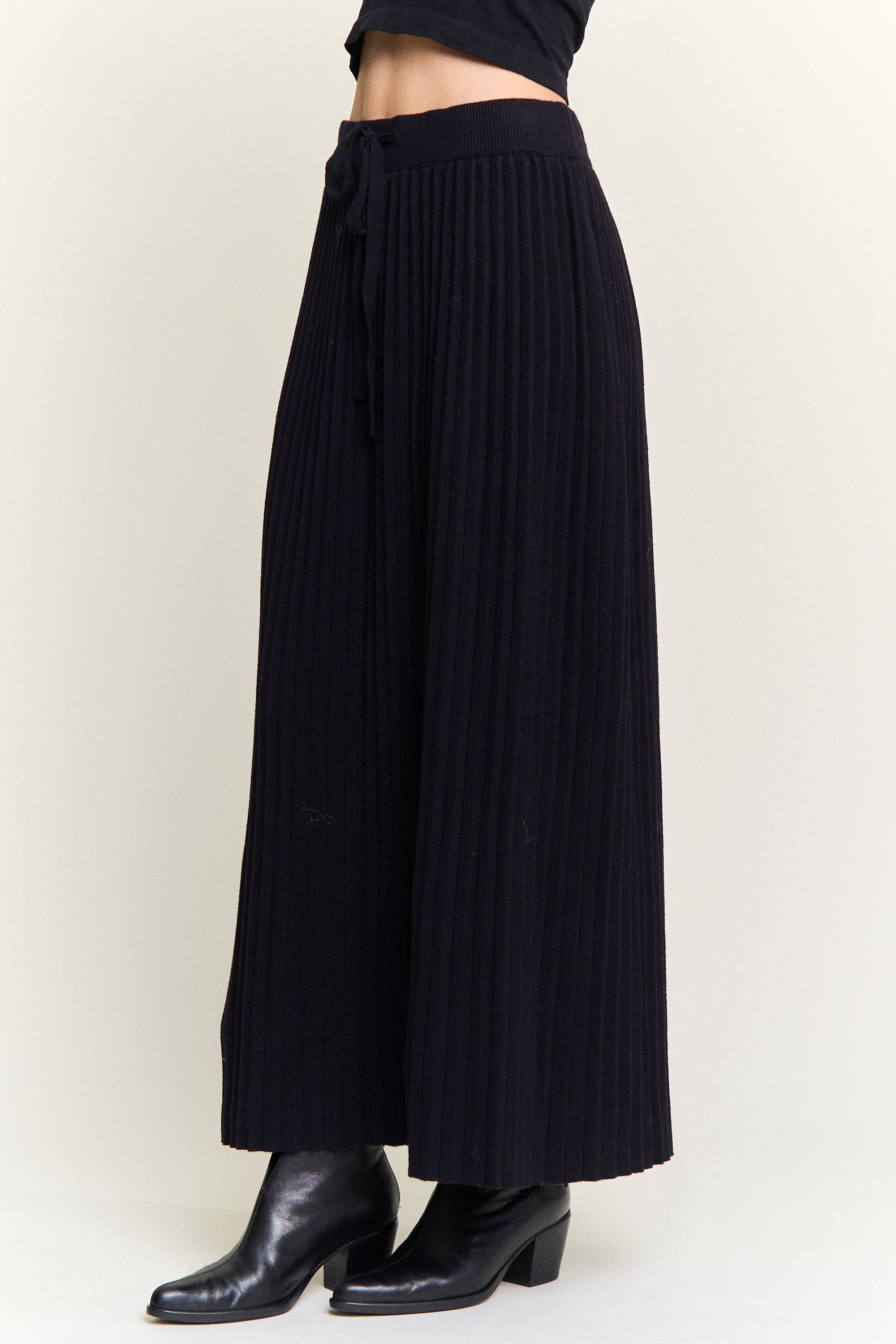 ADORA LA - Wholesale Skirt - Women's - CES4155 -RIBBED KNIT PLEATED MIDI SKIRT20