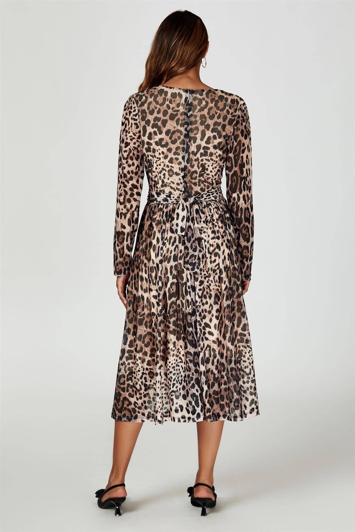 Castanho Vestido Midi em Malha com Estampa Leopardo em Castanho para venda a revendedores na Faire1