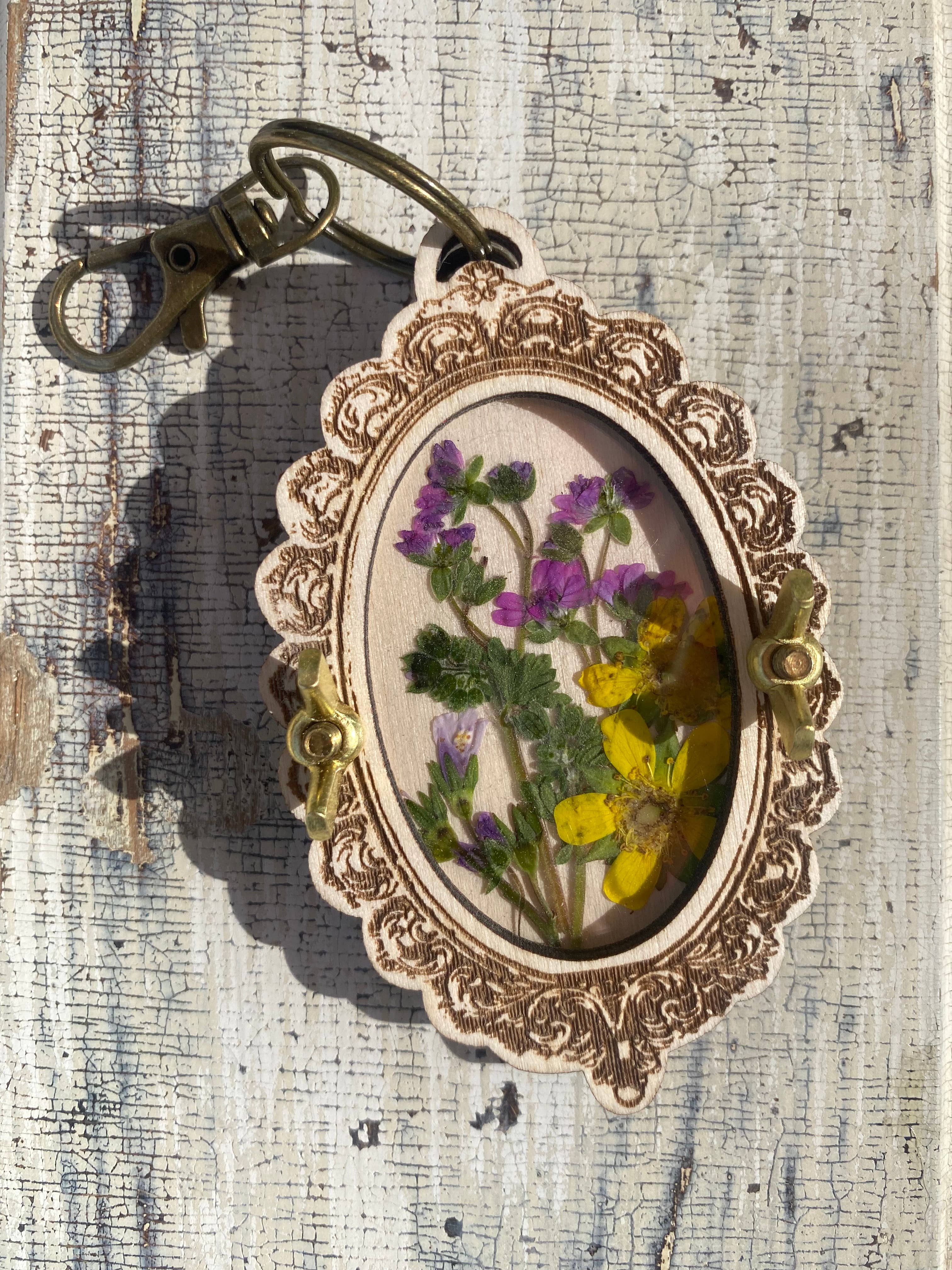 Holly Hills Lane - Wholesale Keychain - Women's - Mini Flower Press in Vintage Frame Style Fits In Your Pocket2