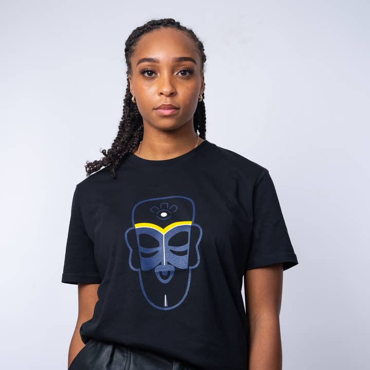 CAMISETA PRETA UNISSEX COM MÁSCARA GRANDE por atacado de KALETA