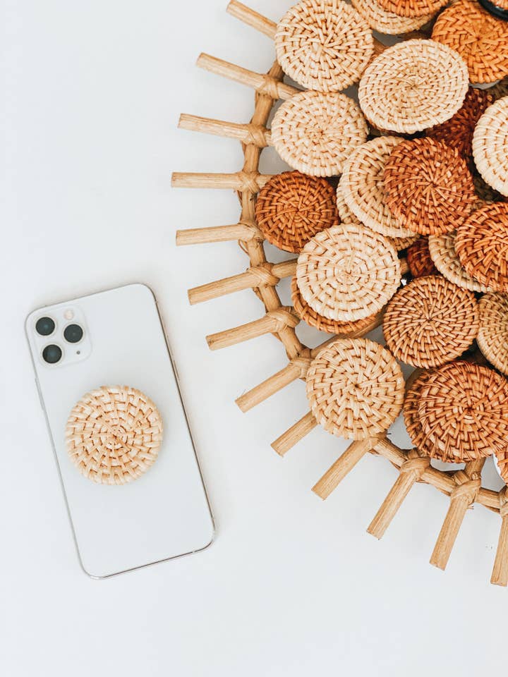 Presa per telefono in rattan per la vendita all'ingrosso da parte di DayCrafter