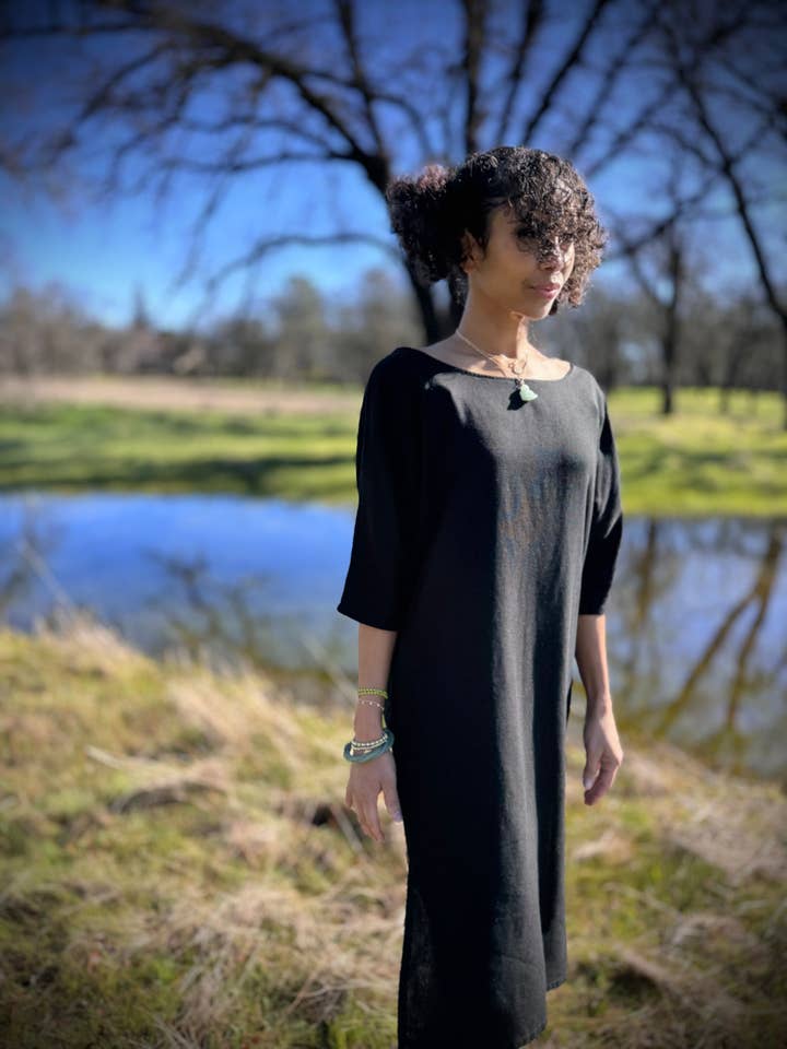 Robe tunique à pois en noir pour la vente par The Parlour Handmade