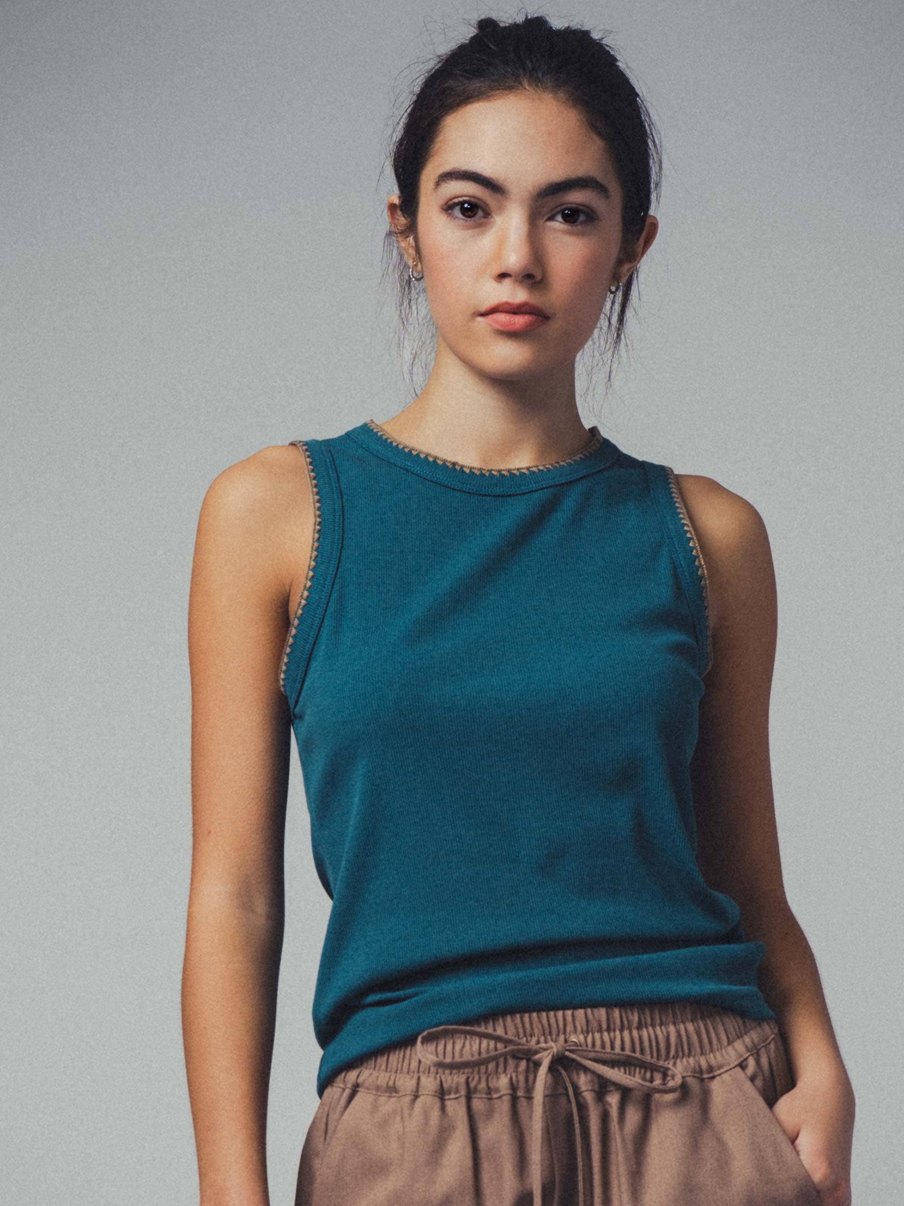 Urban Daizy - Wholesale Tank Top - Women's - Contrast Trim Ribbed Minimalist Statement Tank Top11