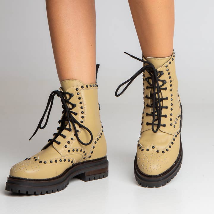 FW- LEONA, bottines en cuir couleur dune pour la vente par Baltarini