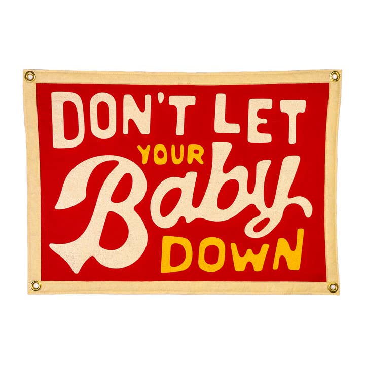 Lad ikke din baby slå lejrflaget ned • John Prine x Oxford Pennant for engroshandel hos Oxford Pennant