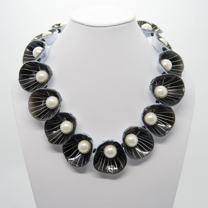 Jianhui London - Wholesale Pendant/charm necklace - Recycled plastic Big Flower Pendant With Faux pearl Necklace1