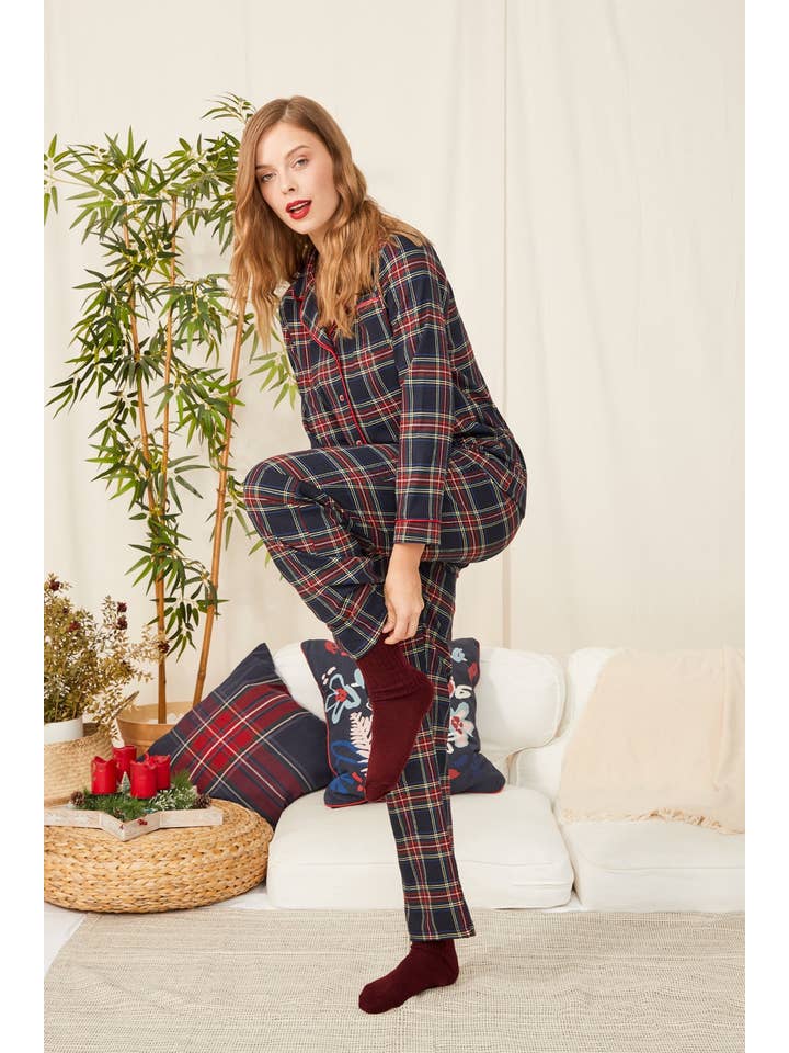 ENNA MODA – wholesale Sleepwear set – Women's – EXCLUSIVE EDITION PLAID DESIGN FRONT BUTTONED CHRISTMAS PYJA2