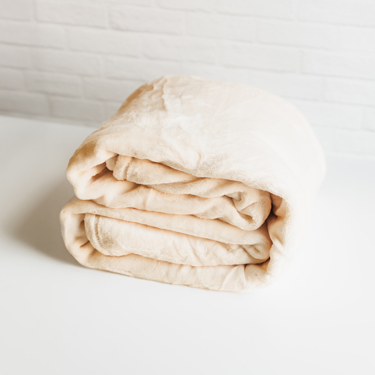 Giften Market - Wholesale Throw Blanket - Cozy Fleece Throw Blanket - Gifts for the Home - Host Gifts21