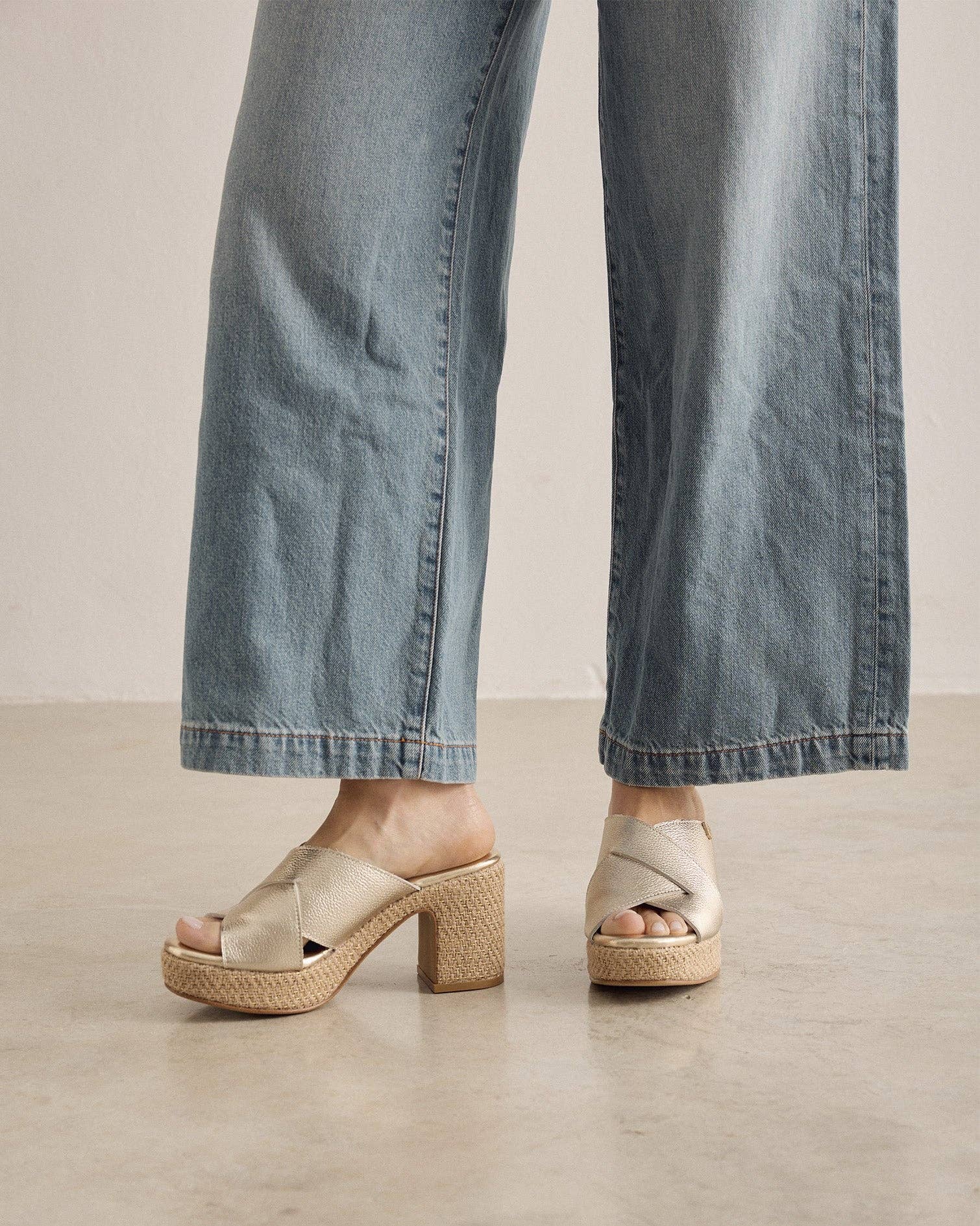 POPA - Wholesale Platform Heels - Women's - Melibea Gold Laminated Sandal1