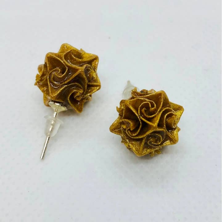 Orecchini a sfera dorati in origami per la vendita all'ingrosso da parte di L'éco maison décoration