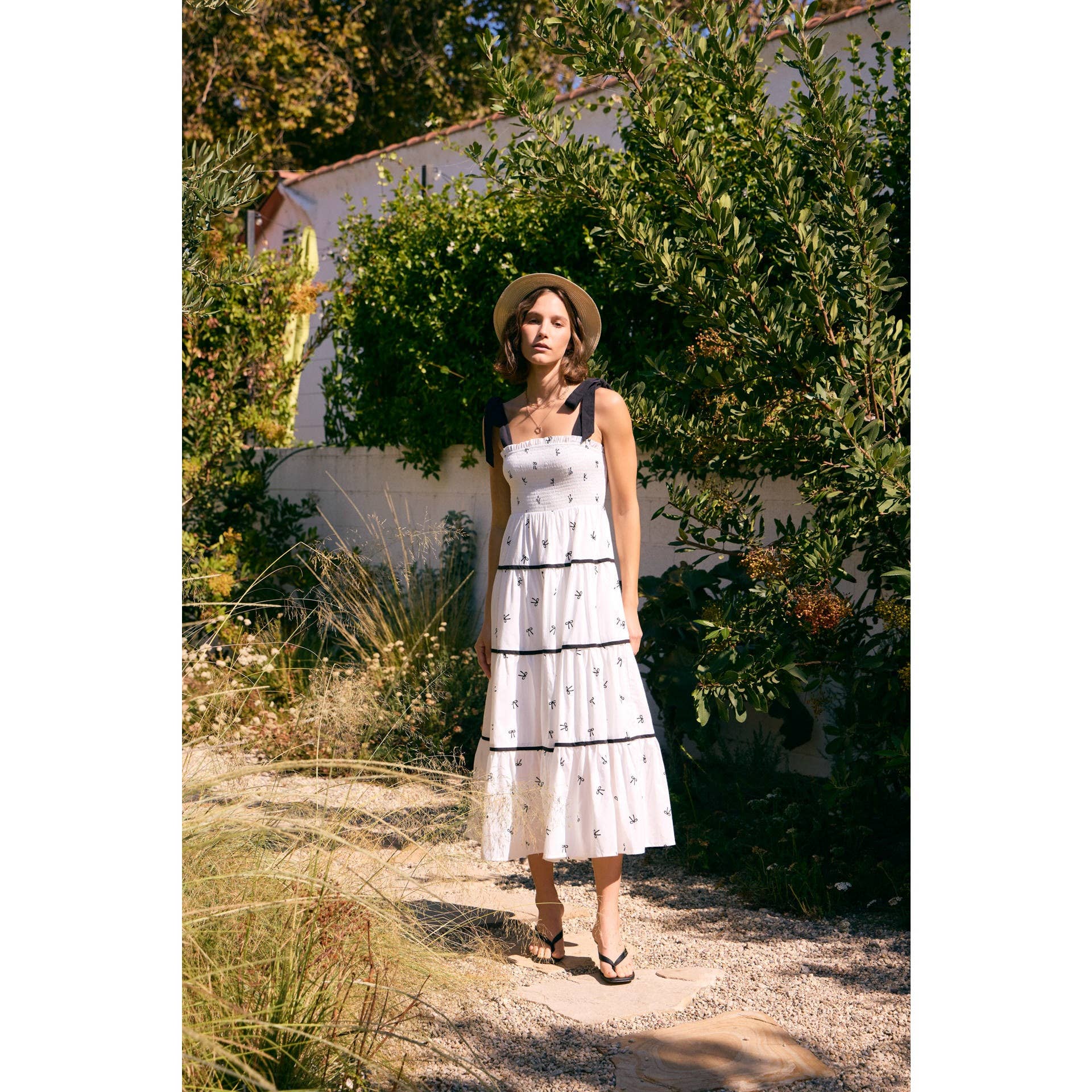 BRANCO ESBRANCO/PRETO ALÇAS DE FITA PARA VESTIDO MIDI COM LAÇO DE ALGODÃO FLARE para venda a revendedores na Faire7