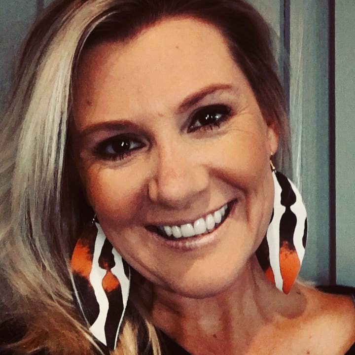 Boucles d'oreilles Gameday ! pour la vente par JAG/ged Edge Jewelry