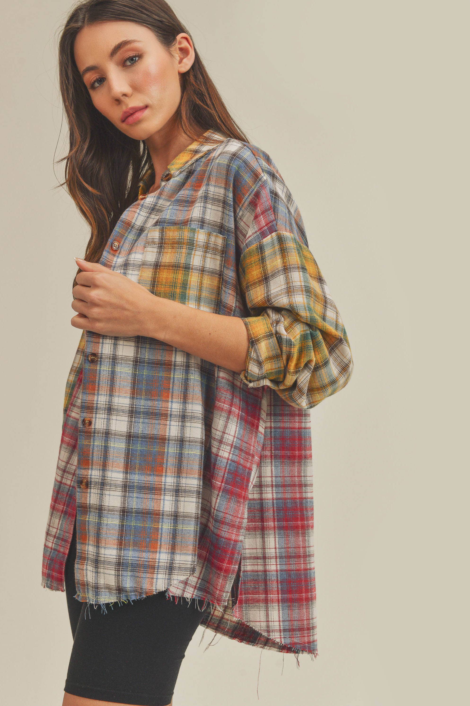 AEMI + CO – Camisa com botões no colarinho – Mulher por atacado – Camisa de flanela oversized Noelle 845AN22