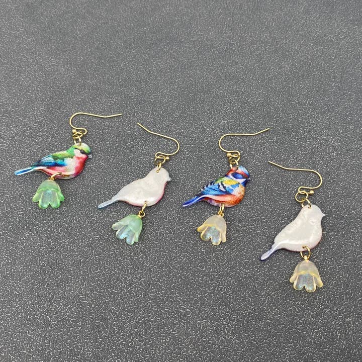 Mio Queena - Wholesale Dangle Earrings - Resin Birds Tit Picking Flowers Dangle Earrings4
