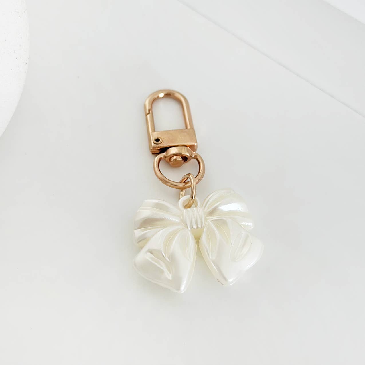 Coconut Lane - Wholesale Keychain – Women's - Pearl Bow Keyring