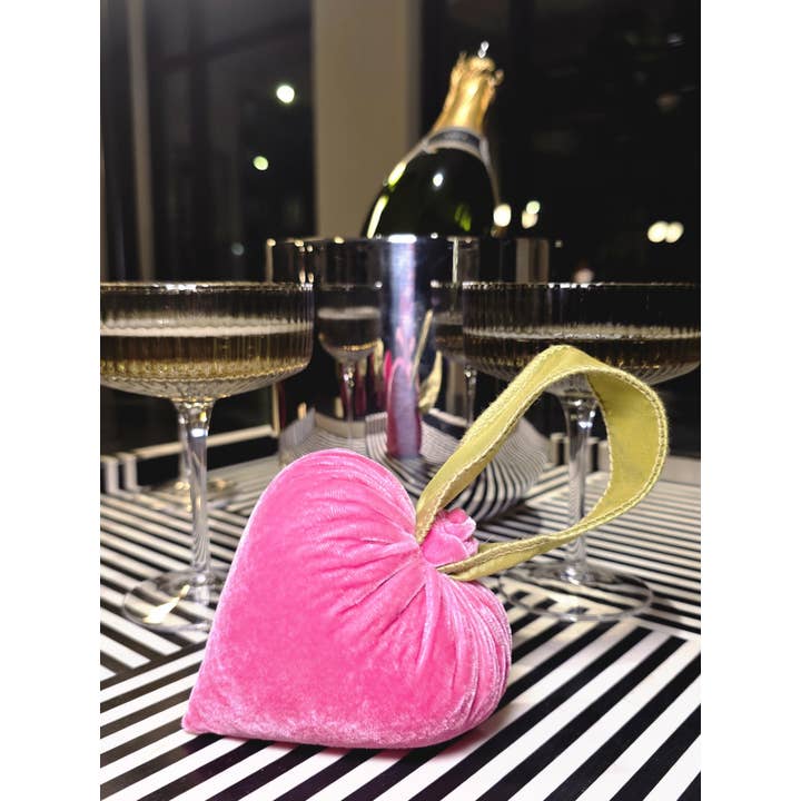 Hot Skwash - Wholesale Decorative Tabletop Object - Small Pink Heart w/ Green Ribbon1