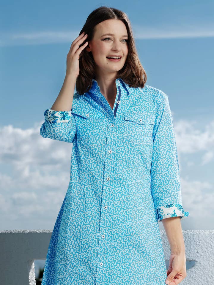 Robe-chemise Sag Harbor en imprimé corail bleu pour la vente par Dizzy-Lizzie