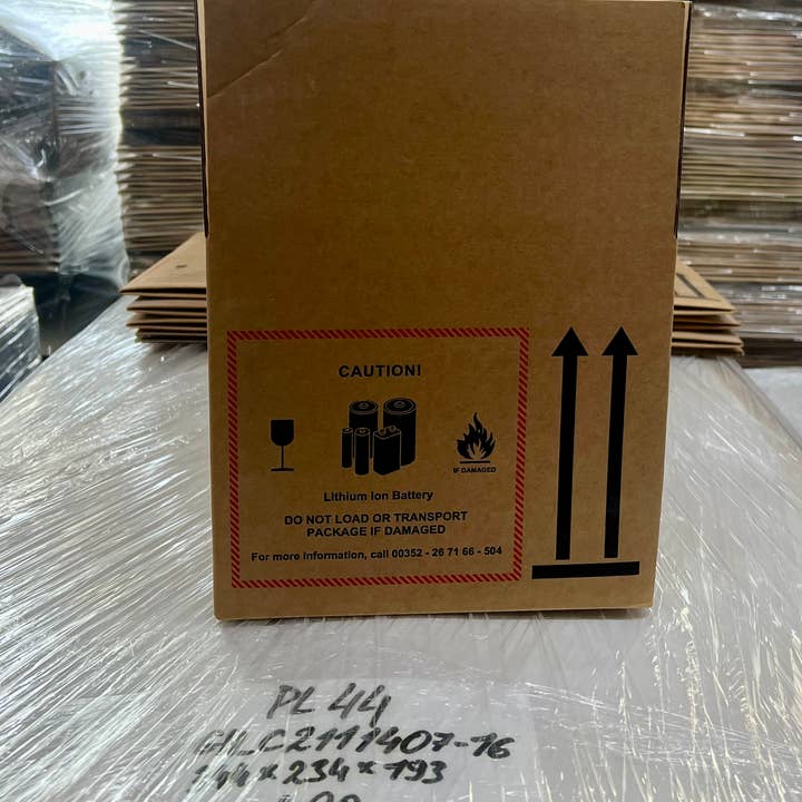 Salzmann Restwaren GmbH – Großhandel Geschenkboxen – Versandkartons 344x234x193 mm Kartons, Verpackungskartons