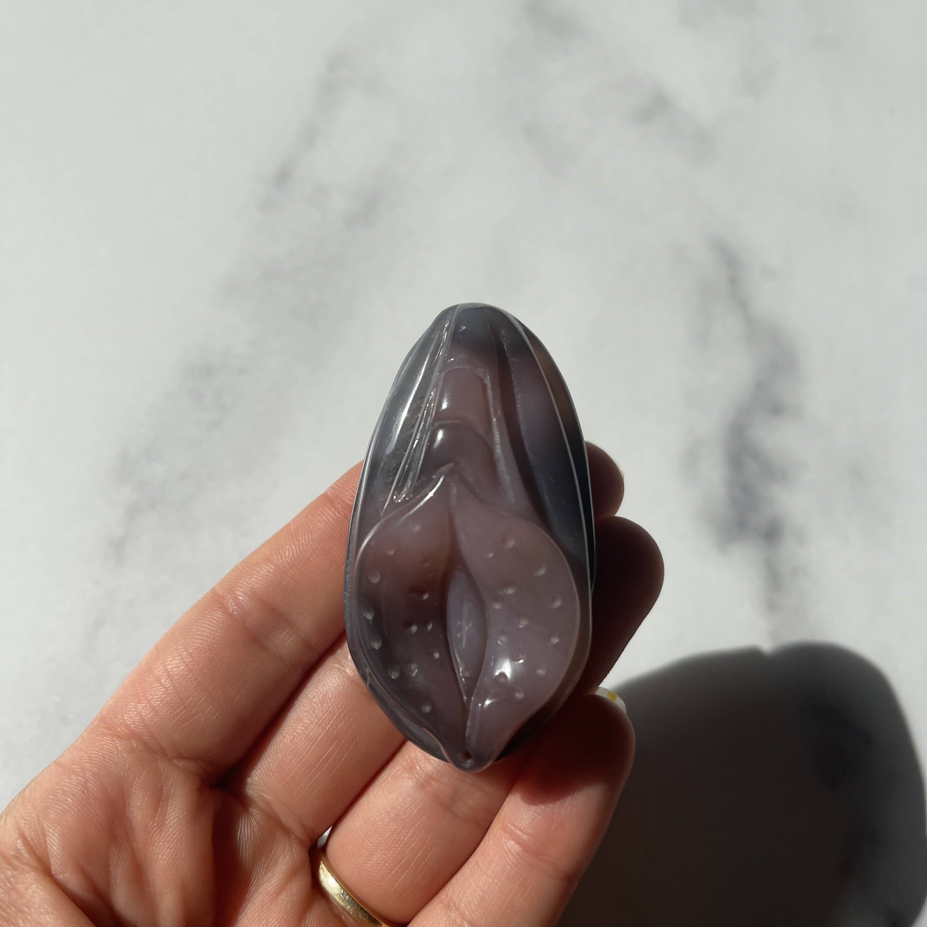 Good Juu Juu – Großhandel Spiritueller Stein/Kristall – Yoni-Schnitzerei aus Achat4