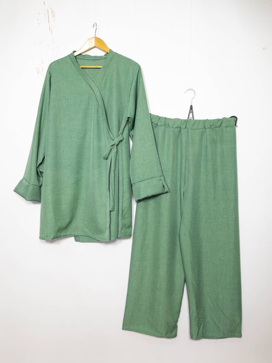 IDEAL OUTFIT – Großhandel Set aus Oberteil und Hose (NICHT Loungewear) – Damen – Abaya-Set mit überkreuztem Oberteil und seitlichen Knoten11