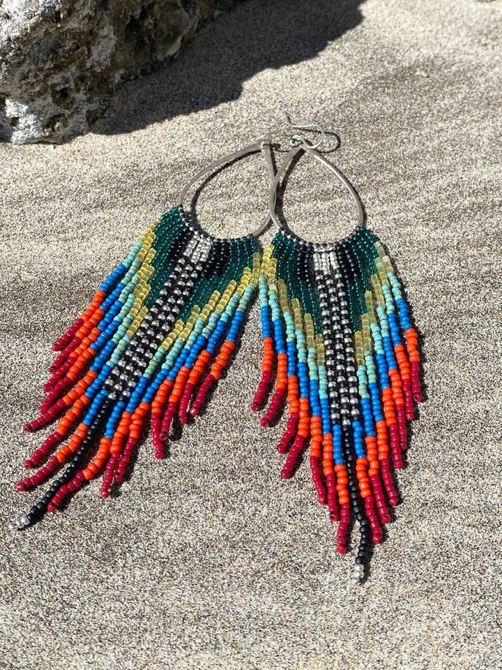 Röd huvudbonad fransörhängen för wholesale av Naomi Star Designs