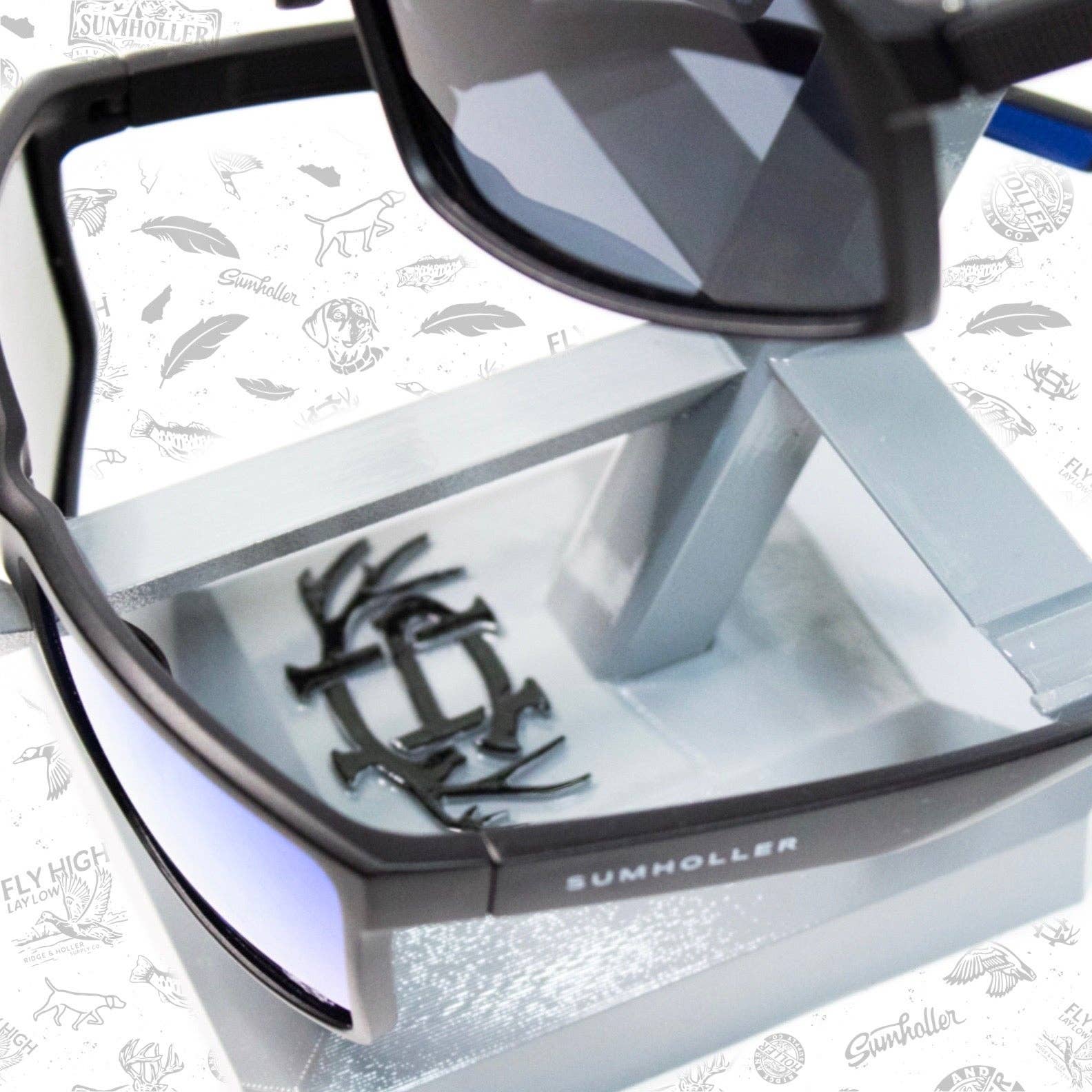 Ridge&Holler - Wholesale Retailer Display - Accessories - Sunglasses Stand Display3