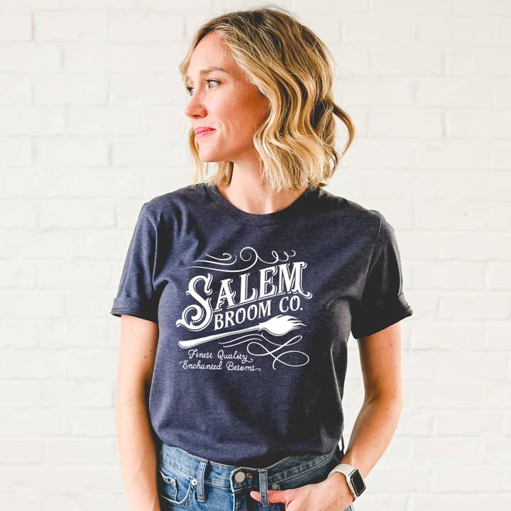 Humm & Willow - Vente T-shirt sérigraphié – femme - Chemise Halloween - Salem Broom Company - Jolie Halloween3