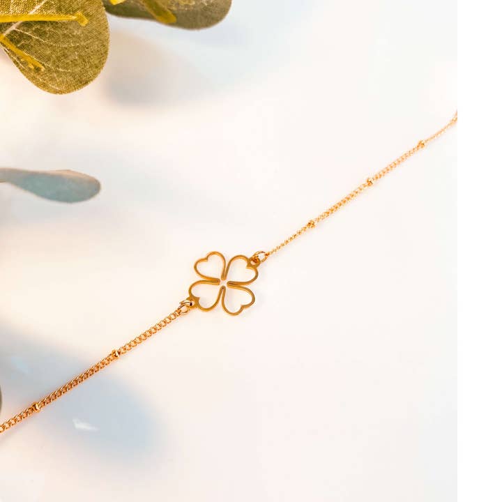 Bracelets Amulette avec trèfle pour la vente par Locas Biju