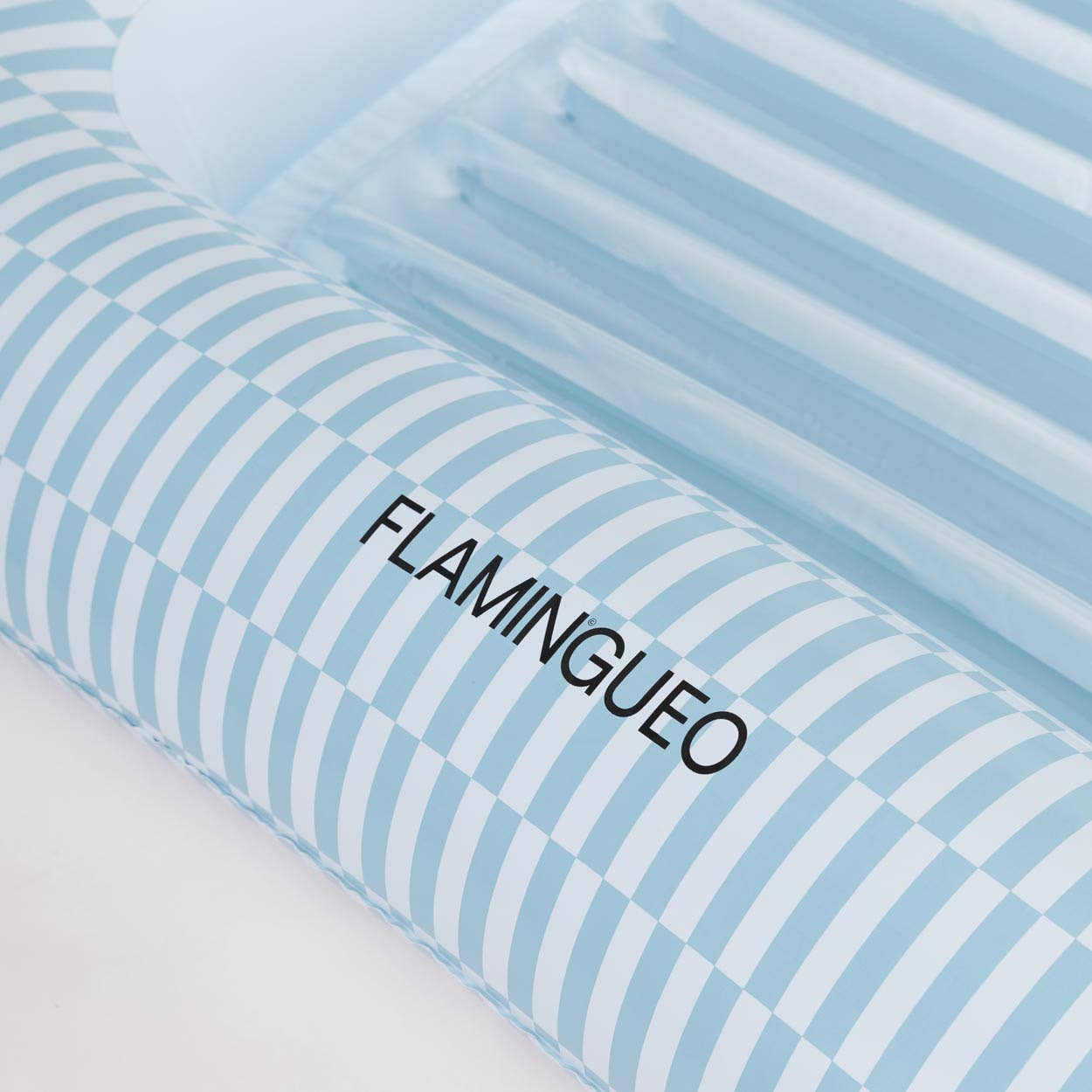 Flamingueo - Wholesale Beach Accessories - Tanning pool with blue cup holder1