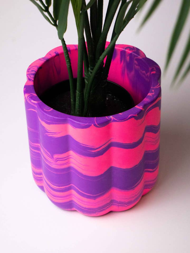 Vaso per piante in marmo Bumpy | misura grande per la vendita all'ingrosso da parte di alexmarieartistry