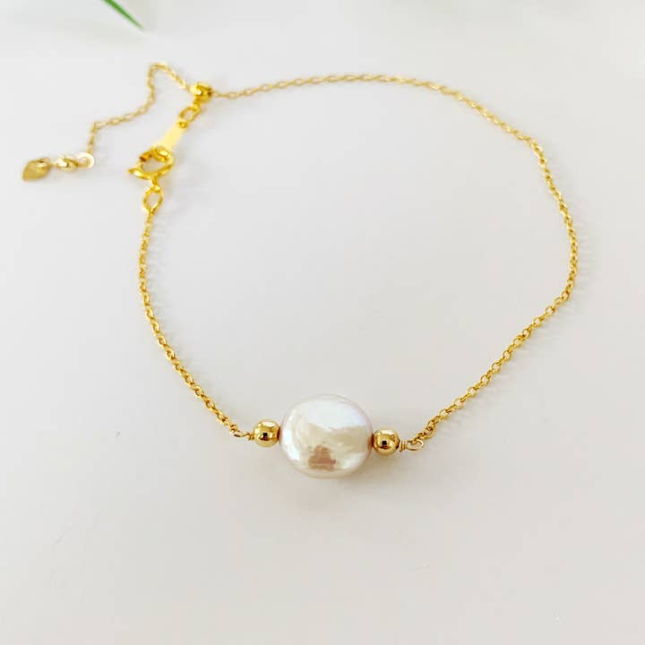 Bracelet à perles ajustable Newport, rempli d'or 14 carats pour la vente par Mermaids + Madeleines