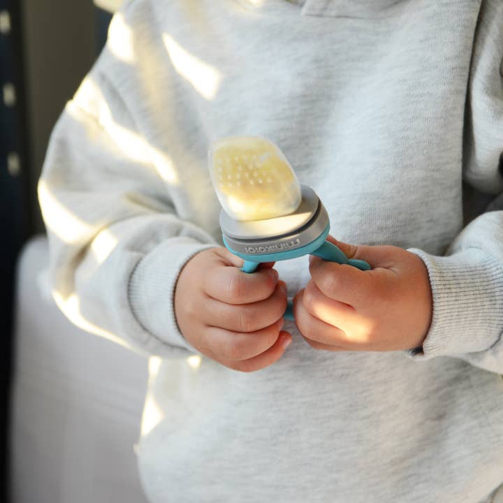 Muslinz - MerryGoRoundUK Ltd - Wholesale Feeding set – Baby - MiniKOiOi Pulps – Silicone Fruit and Vegetable Feeder7