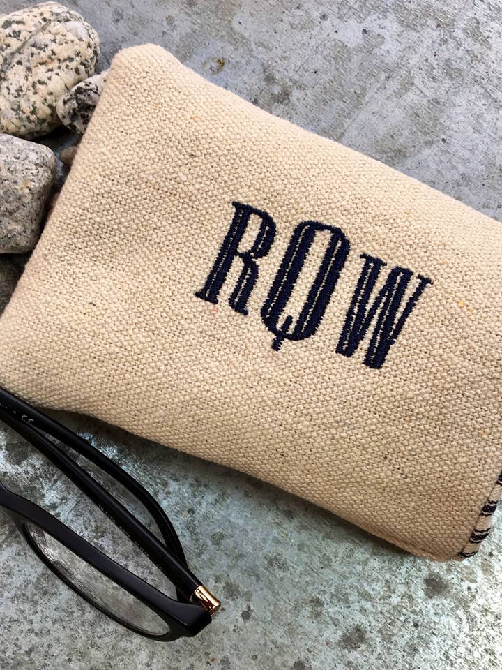 Personalización disponible para estuches para anteojos/gafas de sol para venta al por mayor de DunnByDesigns