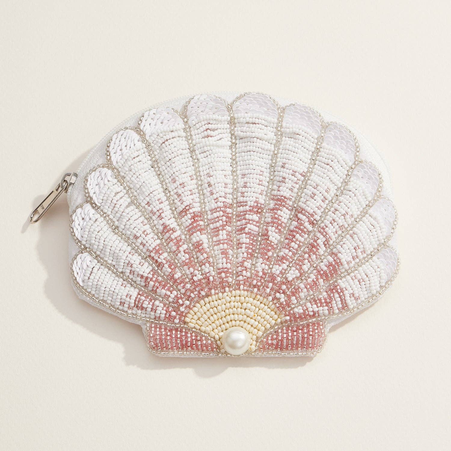 Frem – Großhandel Geldbörse – Damen – Perlenbesetztes Muscheltäschchen mit Perl-Detail1