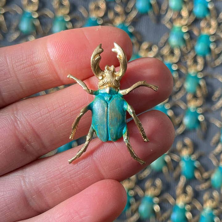 We Dream in Colour - Venta al por mayor Pendientes colgantes - Pendientes Verdigris Beetle Verdigris Patina 1