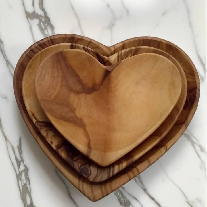 Carré Olive Wood – wholesale Dekorativ tallrik/fat/skål – Olivträ Nestande Hjärtformade Skålar Set om 3 - Presentset