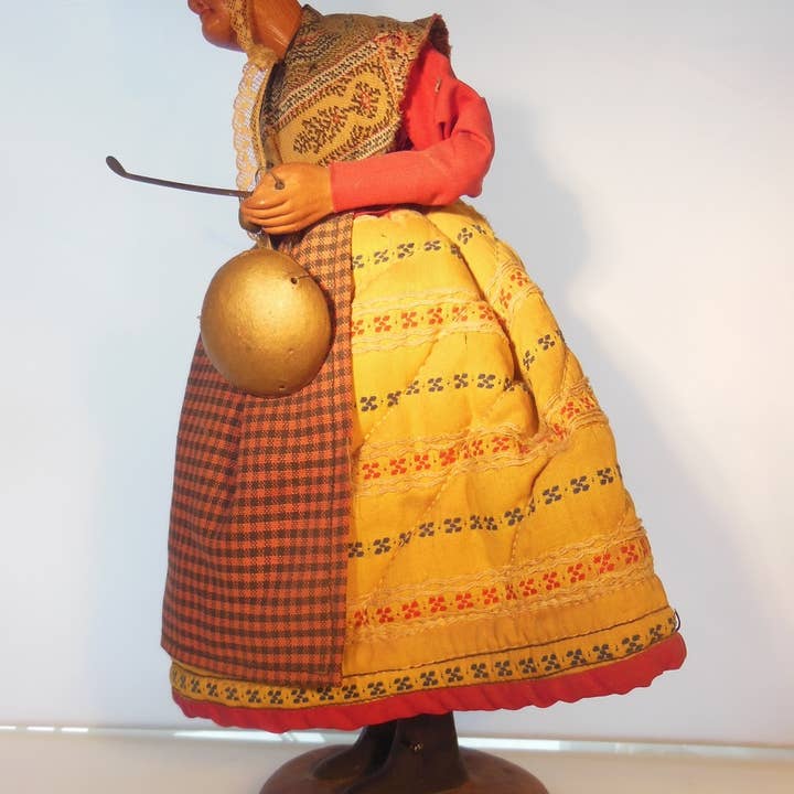 Jane A Gordon: Jewelry Art Gifts Inspiration - Vendita all'ingrosso Statuette decorative - Bambola donna anziana pre 1930 di Jouglas Depose