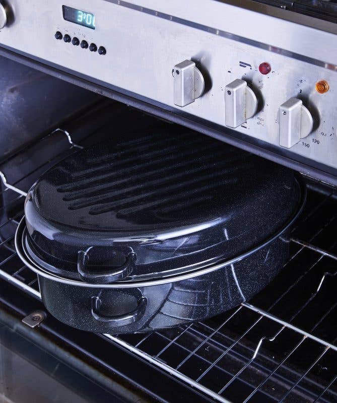 Black Oval Roaster / Enamel Roaster with Lid - 6.3 Liters for wholesale on Faire2