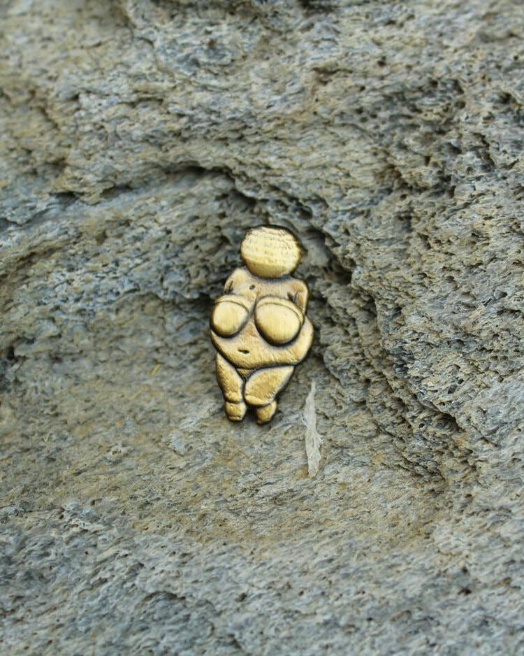 Pin Museum - Wholesale Lapel Pin/Button - Venus of Willendorf • Enamel  Pin2