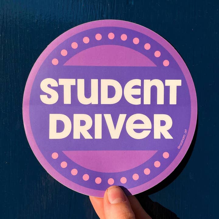 Student Driver, hochwertiger Vinyl-Stoßaufkleber für den Großhandel von Three to the Em Prints