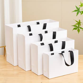 50 Pack Welcome Bags for Wedding Guests Bulk, Welcome Wedding Gift Bag with  Handles & Tissue Paper for Birthday, Women Wedding Favor Bags, Bridal &  Baby Shower-Black & Gold