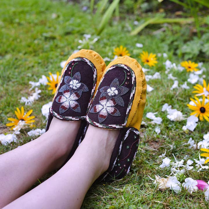 OnlyViking - Wholesale Flats/Loafers - Women's - Moccasins Handmade beaded moccasins with Intricate bead-work1