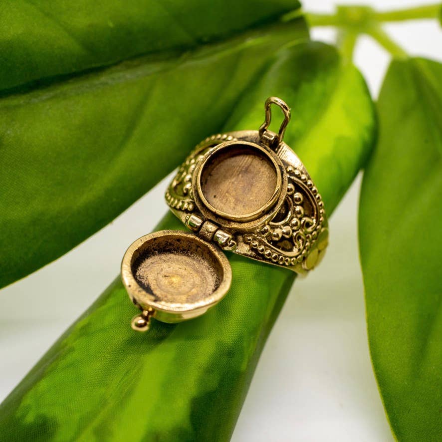 Baizaar – Großhandel Cocktail-/Statement-Ring – Messing-Ring mit Verzierungen und facettiertem Labradorit1