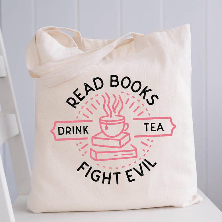 Læs bøger, drik te, bekæmp ondskab mulepose for engroshandel hos Chapter & Craft Studio