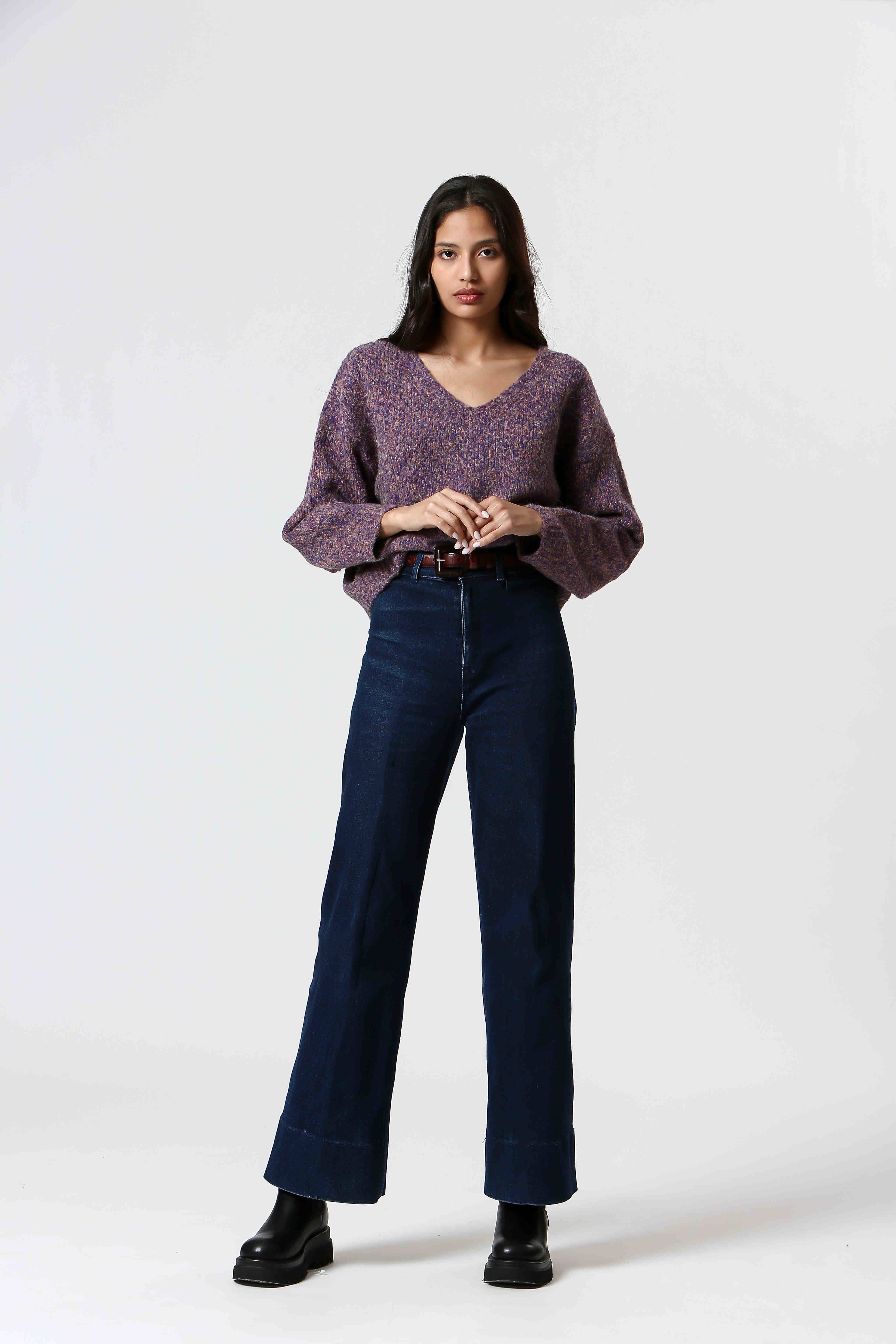 The Korner - USA – wholesale Knitted jumper – Women′s – T24203327 - Ladies V-Neck Sweater2